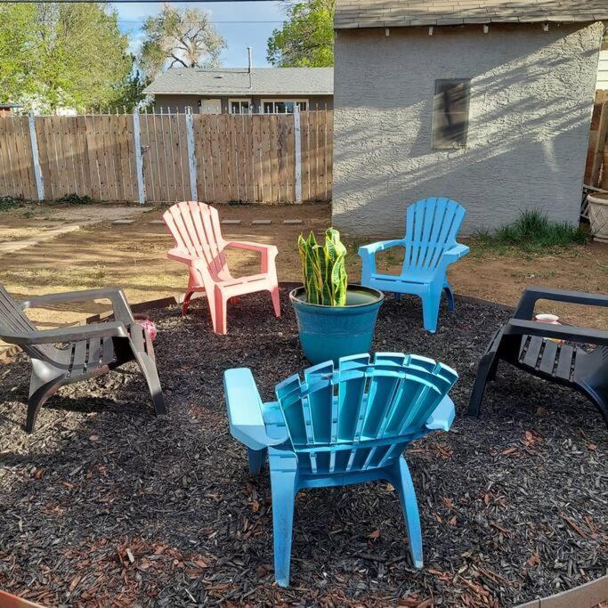 Cheerful 3 Bedroom House. Great Location Colorado Springs Extérieur photo